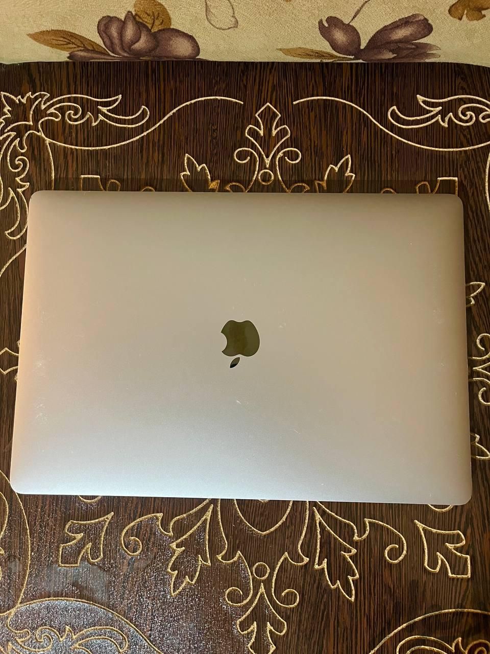 (1tb SSD 32gb ram) MacBook pro 2019 i9