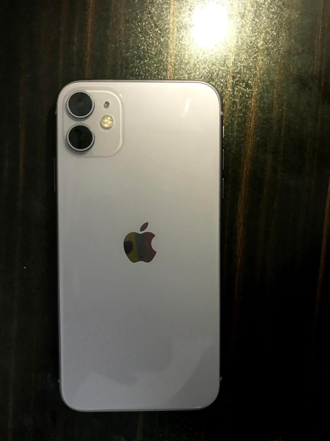 اپل iPhone 11 با حافظهٔ ۱۲۸ گیگابایت