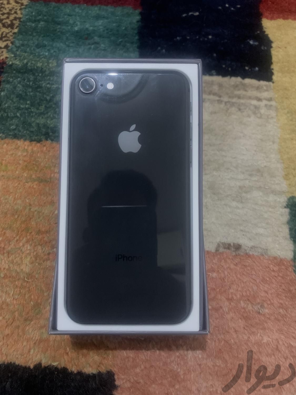 اپل iPhone 8 با حافظهٔ ۶۴ گیگابایت