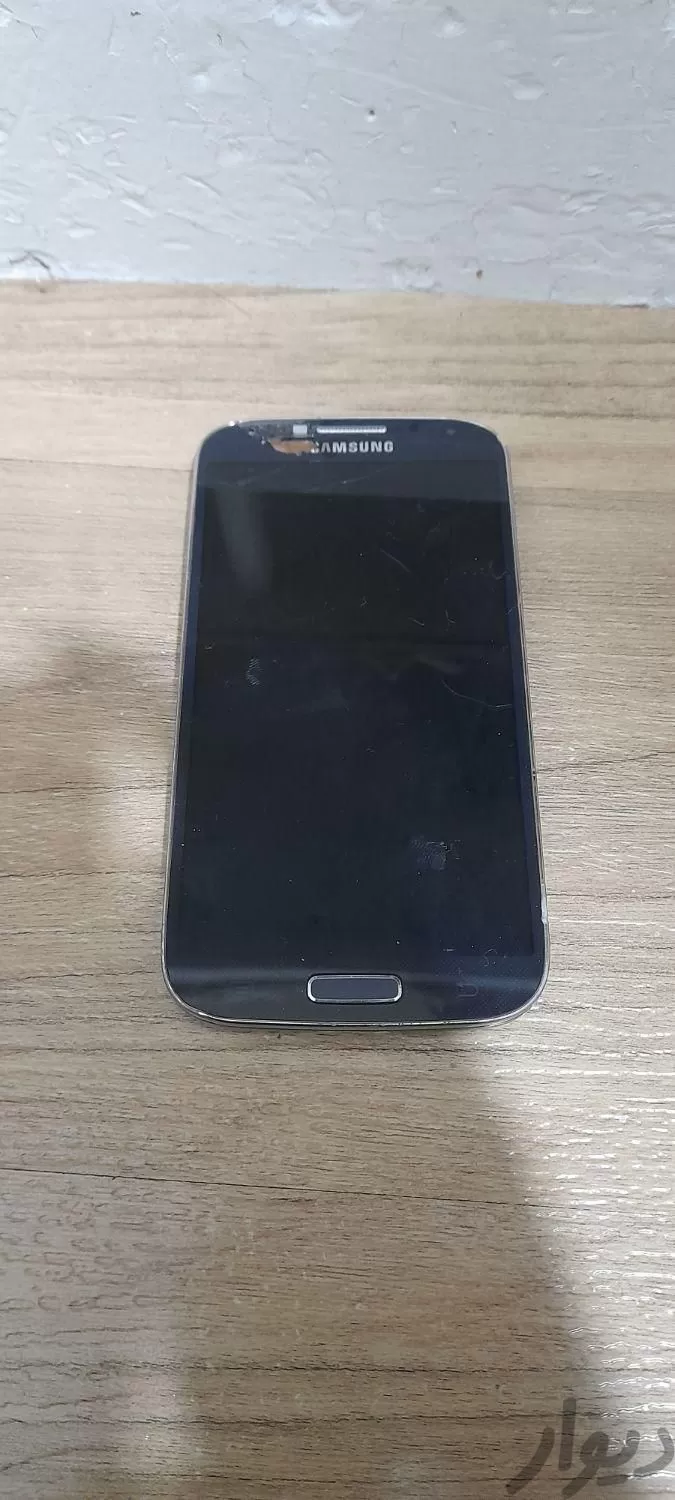 سامسونگ I9506 Galaxy S4 با حافظهٔ ۱۶ گیگابایت