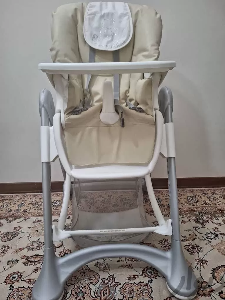 میز غذا خوری کودک خردسال